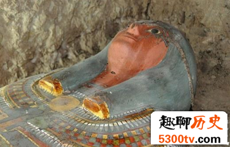 埃及3000年前木乃伊 保存良好棺材装饰华丽