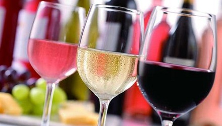 葡萄酒中的干红葡萄酒和干白葡萄酒有什么区别？