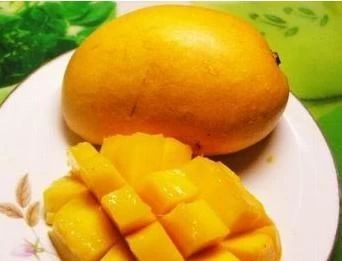 夏季宝宝吃水果这5种需谨慎-吃芒果