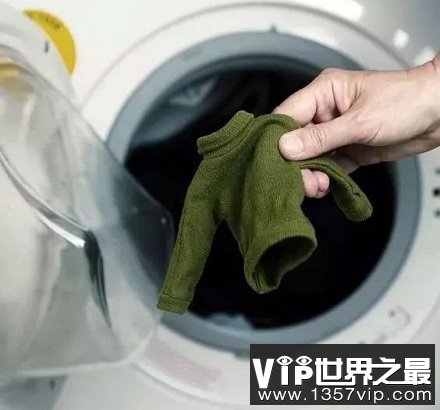 为什么新衣服要送些小布料和纽扣？