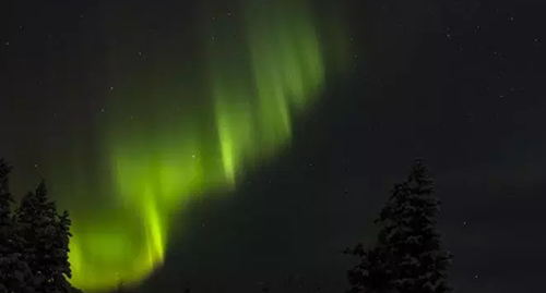 挪威天空现水母状物体疑为卫星反射极光