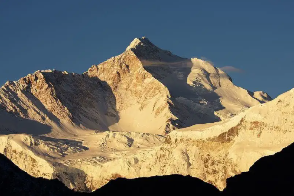 世界最高的山峰前十名，珠穆朗玛峰霸占榜首