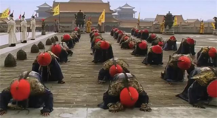 清朝官员在行跪拜礼时 为何拍两下袖子 三点原因