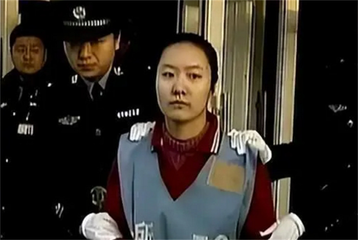 【男女私情】郑州女子杀害自己领导 被判死刑后笑出声