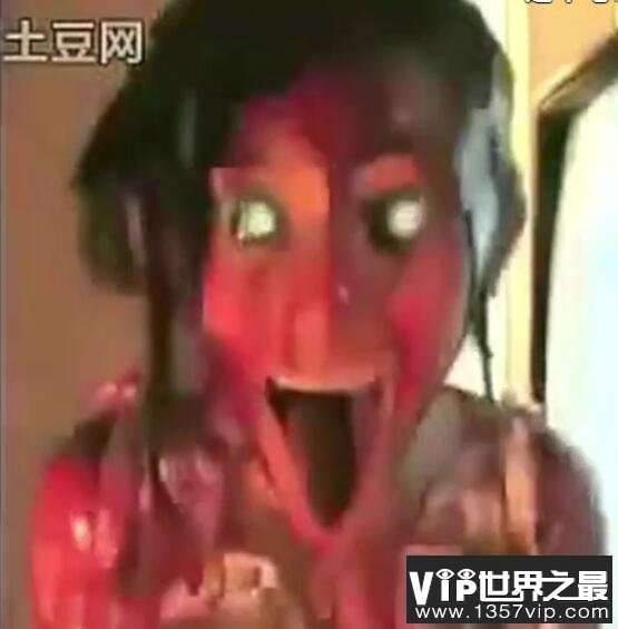  重庆最美女孩吓人原版视频，由美女到魔鬼的巨大突变(胆小勿看)