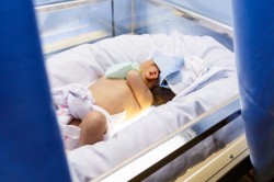 英国一婴儿成为世界上最年轻的新型冠状病毒感染源