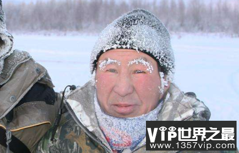 这个村庄是地球上最冷的睫毛都冻住了