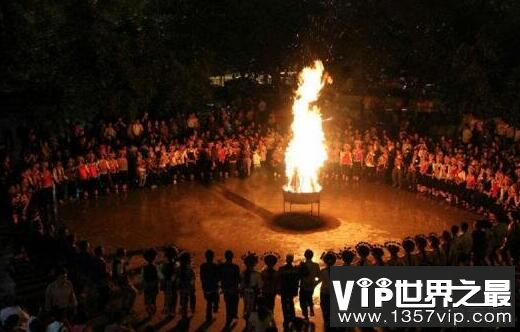 火把节是哪个民族的节日，彝族白族纳西族为首的少数民族