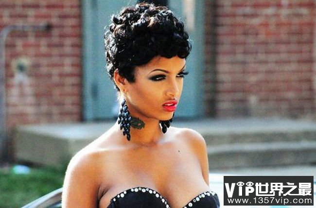 Lola Monroe 