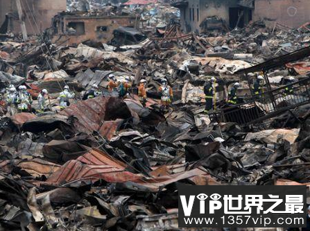 中国最大的地震造成280000人死亡