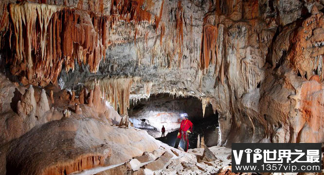 世界上十个最深的洞穴是7188英尺深