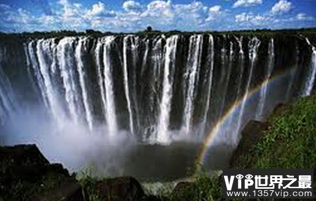 世界上最大的瀑布是35英尺,76英尺宽