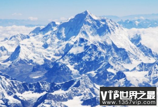 珠穆朗玛峰是世界上最高的山峰,1300万年前超过12000米
