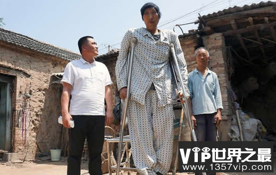 徐福海,中国最高的人,在26岁时达到2.43米