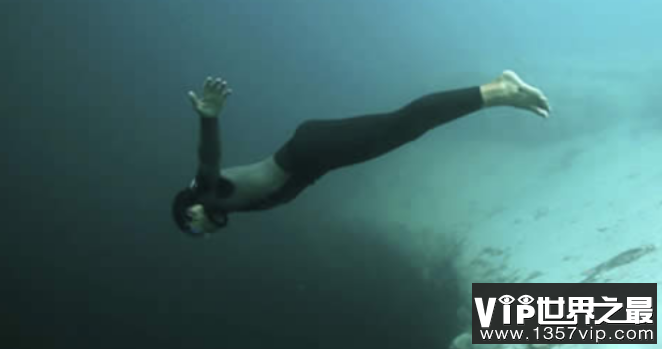人类徒手潜水记录的最深纪录是113米