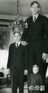 人类有证据记载最高的巨人，罗伯特·潘兴·瓦德罗