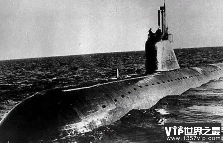 核潜艇遭深水高速不明物体撞击