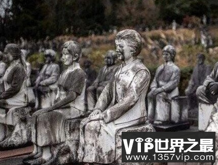 日本放满800座雕像的诡异花园