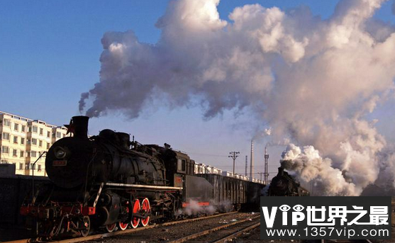 第一台蒸汽机车是谁发明的？机车原理是什么？