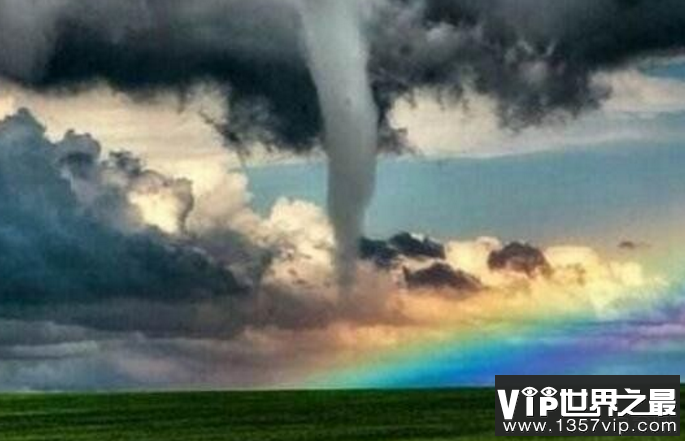 彩虹龙卷风，彩虹与龙卷风同现的图片震惊世界