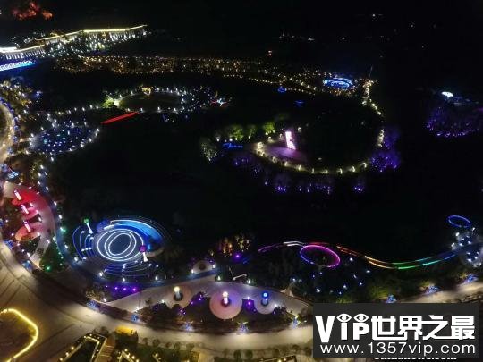 “天文小镇”夜景。 钟欣摄 