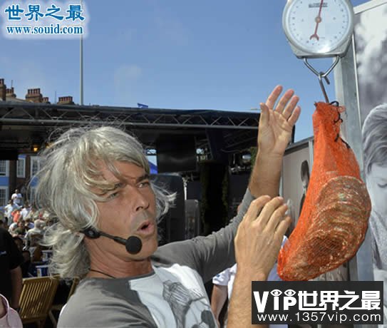 世界上最大的牡蛎，重达4.3斤(载入吉尼斯纪录)(www.5300tv.com)