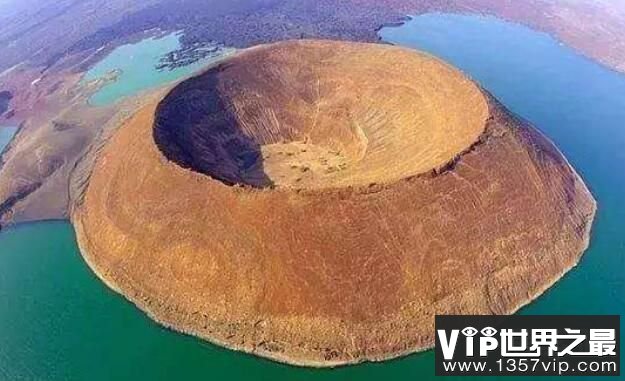 最美湖中火山口，图尔卡纳湖火山口，美得让人心醉(1)
