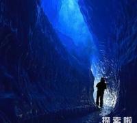 南极蓝色冰隧道，一处冰架上的隧道