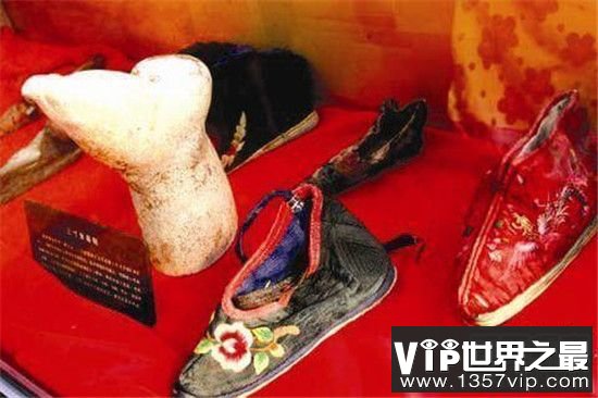 【古代女人裹小脚是什么时候盛行】是谁发明裹脚的?是窅娘吗?