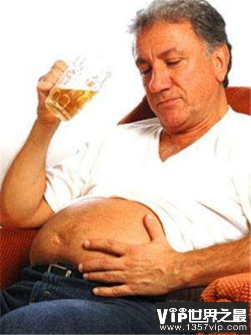 啤酒肚是怎么形成的是因为喝啤酒吗？ 男人啤酒肚减肥方法