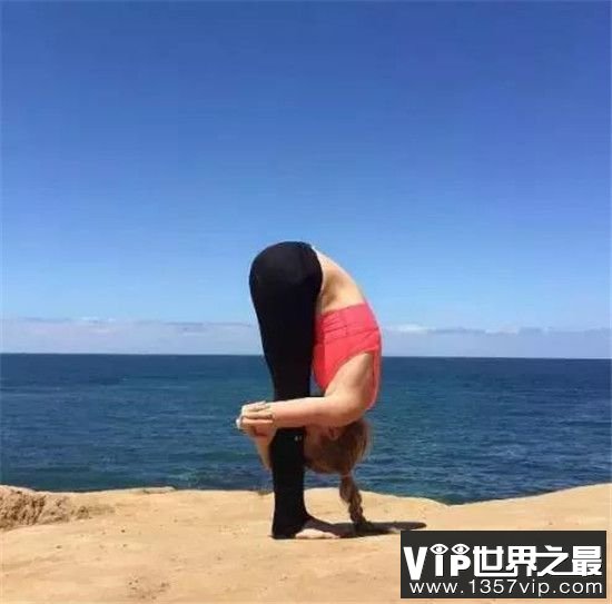 瑜伽入门式:练习高难度动作前,简易的体式热身能让你身心放松!