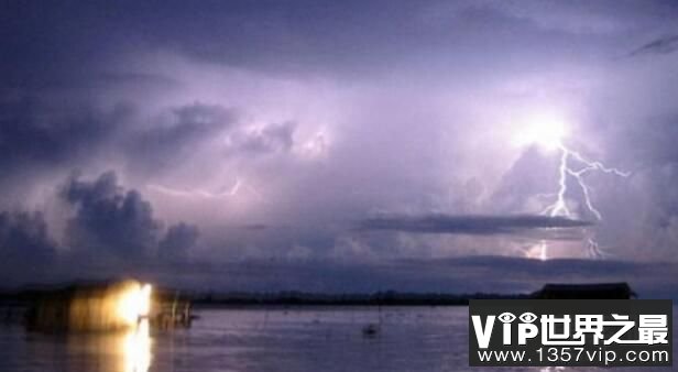 世界上闪电最多的地方：马拉开波湖，每年闪电次数超百万(5)