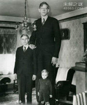 罗伯特·潘兴·瓦德罗，人类有证据记载最高的巨人（2.72米）