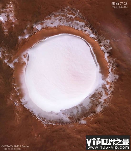 欧洲航天局公布前所未见的火星科罗廖夫陨石坑照片