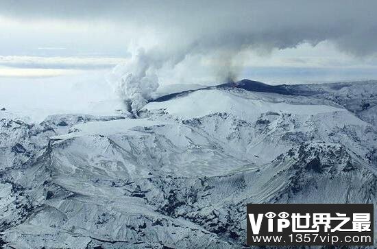 罕见的火山口上的冰川之谜：谁说的水火不相容