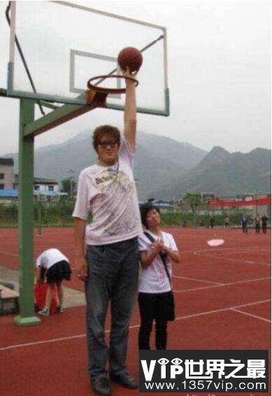 世界上最高的男人：詹世钗3.19米,唯一一位身高超过3米的人