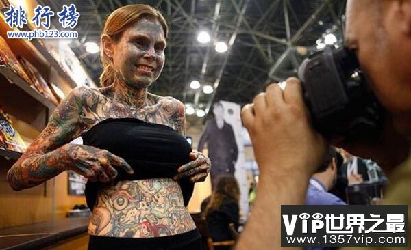 朱莉亚·吉娜斯,全身95%皮肤被纹身覆盖(真正的五花肉)