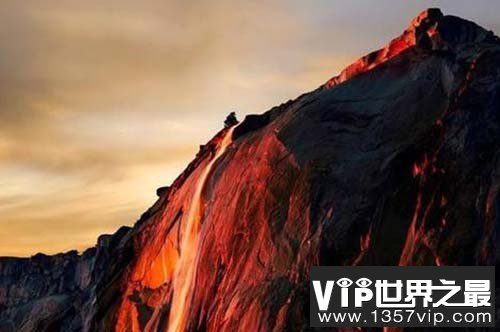 美国约塞米蒂国家公园现火瀑布奇景