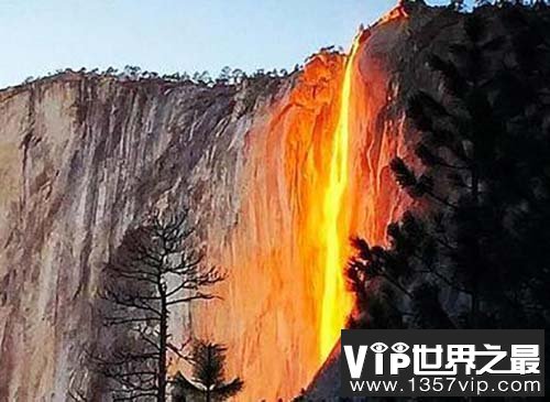 美国约塞米蒂国家公园现火瀑布奇景