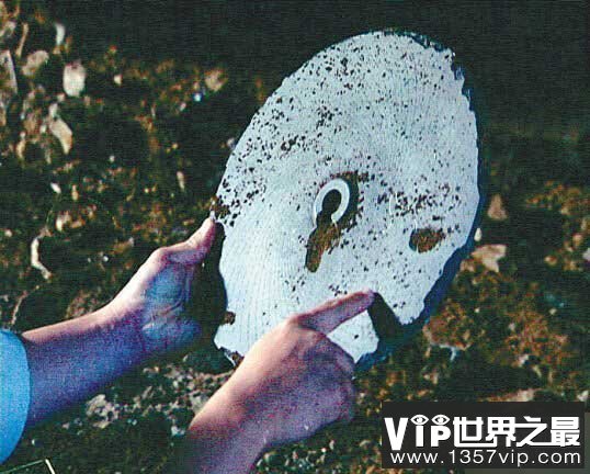 石碟泄密：万年前外星飞船竟坠毁中国