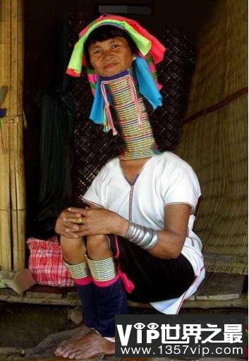 世界上脖子最长的人：帕督安部落人脖子70厘米，五岁开始拉长脖子