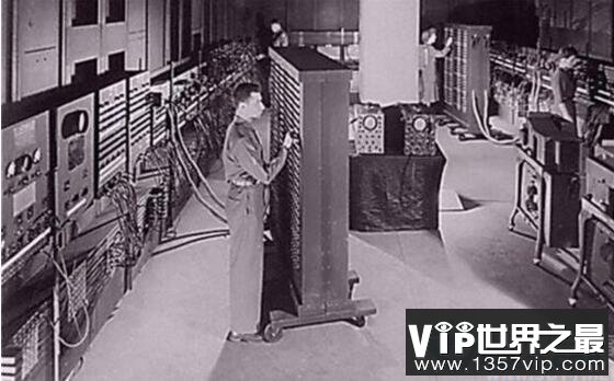 世界上第一台计算机，约翰·阿塔那索夫发明(30余吨/170平方米)