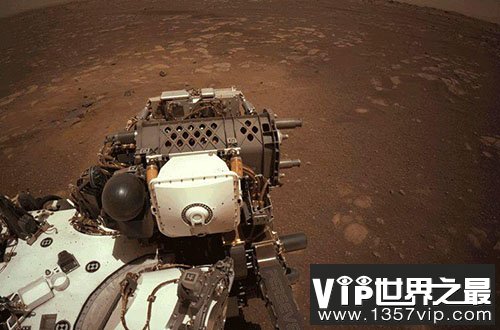 “机遇号”在火星上运作的15年：曾征服800米火星陨石坑