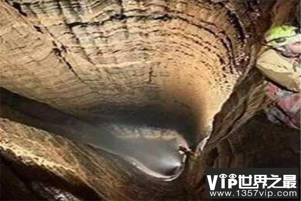 探秘世界最神秘的十大洞穴 天星村深洞深不见底（1026米）