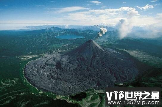 世界上最大的火山群，堪察加火山群（海拔4750m）