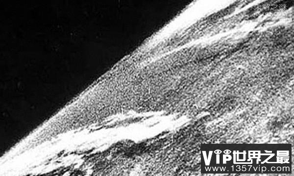 历史老照片——希特勒当伴郎，月球上的人类照片