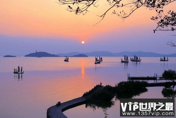 中国十大湖泊排行榜 青海湖第一，鄱阳湖、洞庭湖上榜