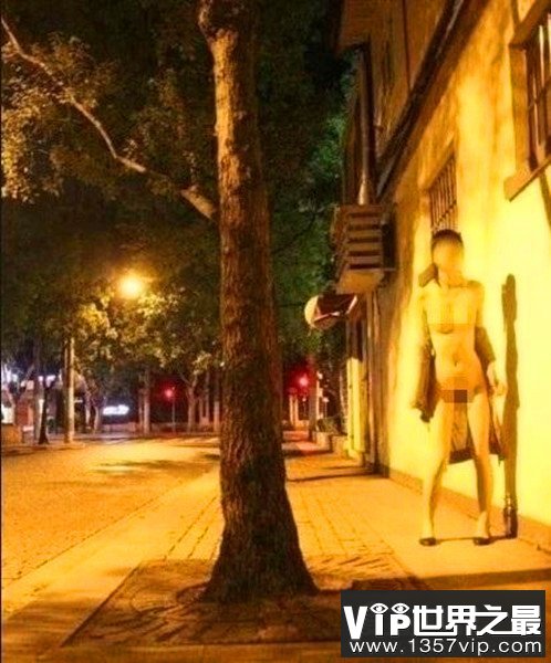 女子步行街裸舞