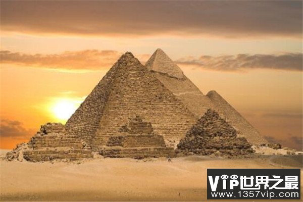 世界十大历史奇迹 金字塔内部像迷宫，第二是我国的地标