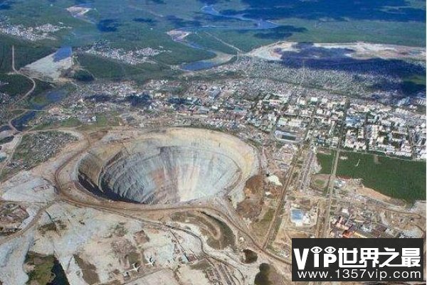 俄罗斯乌达奇纳亚钻石矿坑